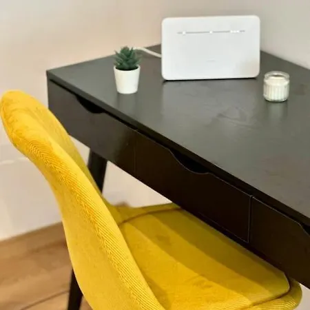 Neben Der Stadthalle *